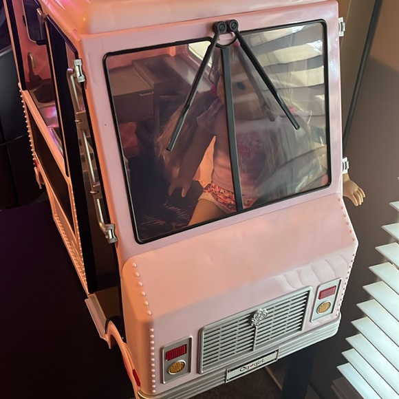 Ice cream truck OG with American Girl doll - Picture 2 of 8